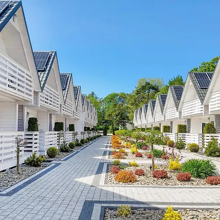 Beach Front Home In Darlowko With Wifi *
